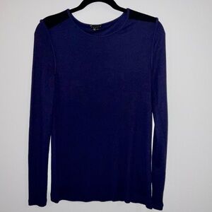 Long sleeve women’s midnight blue comfy shirt with black detail on shoulder